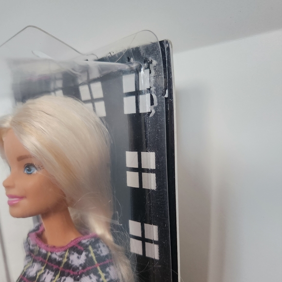 Barbie Fashionista 58 Peplum Power NIB retired discontinued - Picture 2 of 3